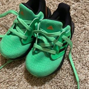 Adidas toddler boy shoes size 7k Green color